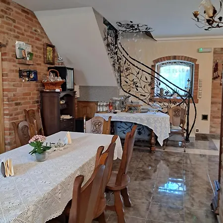 לינה וארוחת בוקר Florentyna 3*