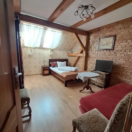 לינה וארוחת בוקר Florentyna 3*